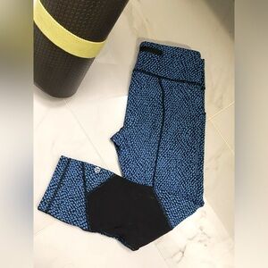 Lululemon running tight size 6 side pockets